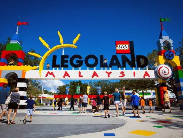 Find Legoland Malaysia’s vibrant attractions, brought to you by Atria Tourist's top tours!